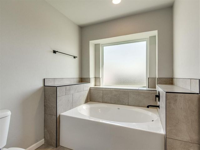 1004 Acacia Creek Drive, Yukon, OK 73099