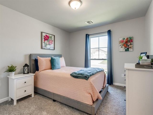 1004 Acacia Creek Drive, Yukon, OK 73099