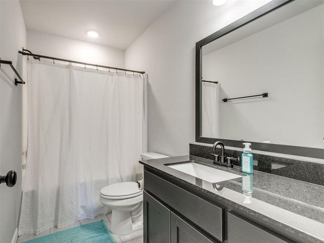 1004 Acacia Creek Drive, Yukon, OK 73099