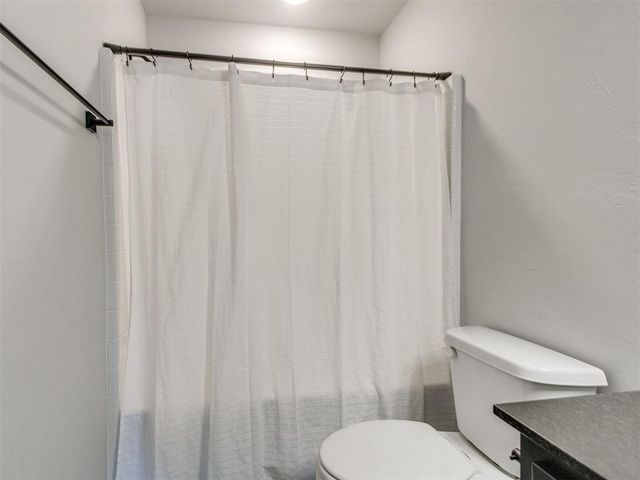 1004 Acacia Creek Drive, Yukon, OK 73099