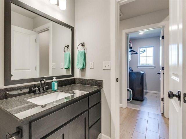 1004 Acacia Creek Drive, Yukon, OK 73099