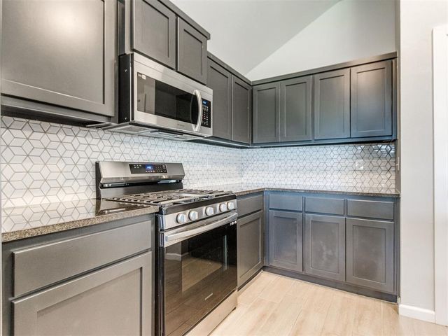 1004 Acacia Creek Drive, Yukon, OK 73099