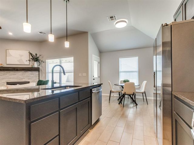 1004 Acacia Creek Drive, Yukon, OK 73099