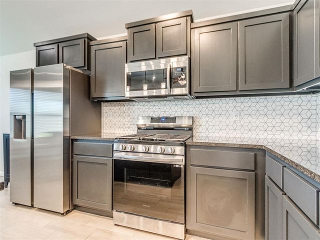 1004 Acacia Creek Drive, Yukon, OK 73099