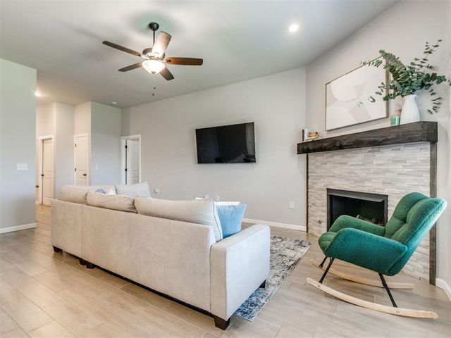 1004 Acacia Creek Drive, Yukon, OK 73099