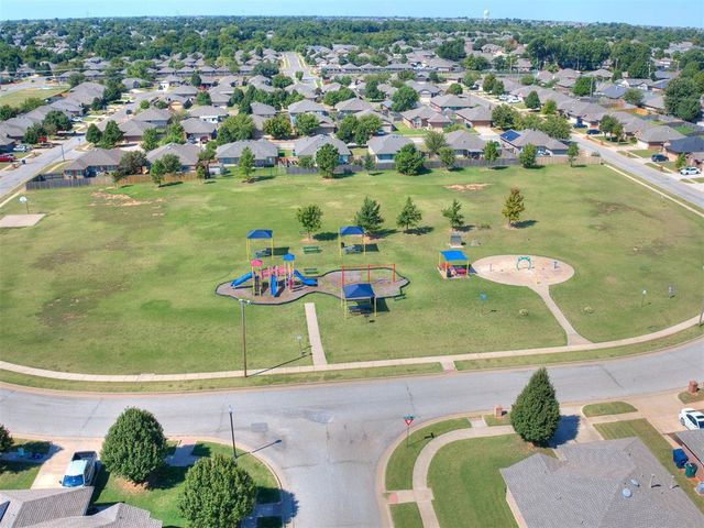 1004 Acacia Creek Drive, Yukon, OK 73099