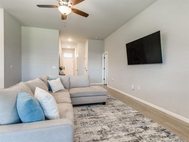 1004 Acacia Creek Drive, Yukon, OK 73099