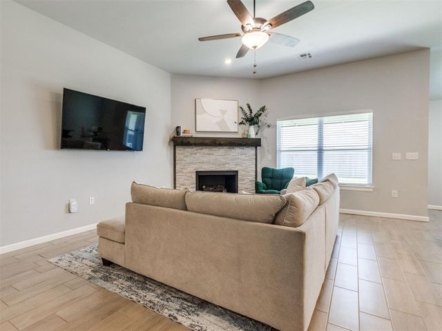 1004 Acacia Creek Drive, Yukon, OK 73099