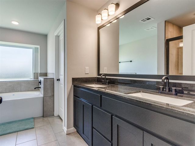 1004 Acacia Creek Drive, Yukon, OK 73099