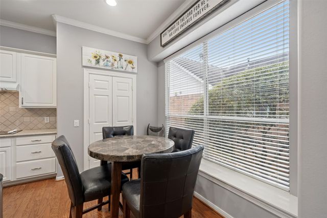 326 Creekwood W, Montgomery, TX 77356