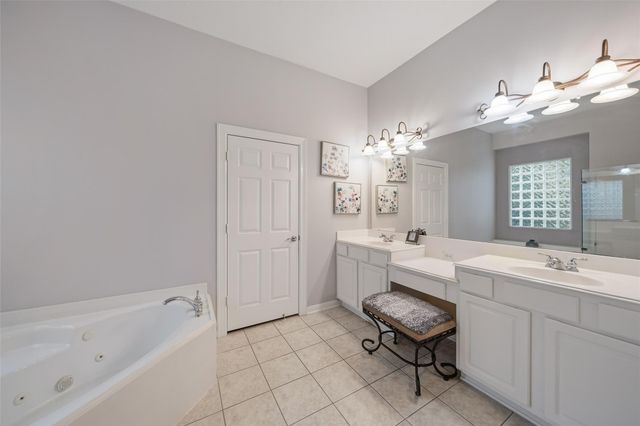 326 Creekwood W, Montgomery, TX 77356