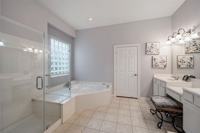 326 Creekwood W, Montgomery, TX 77356