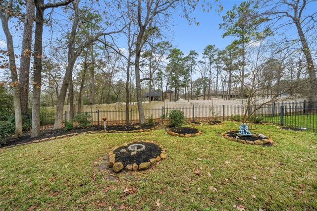 326 Creekwood W, Montgomery, TX 77356