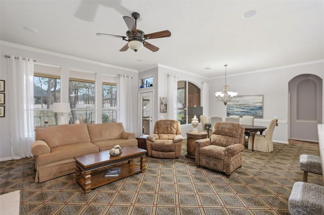 326 Creekwood W, Montgomery, TX 77356