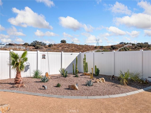 7925 Anaconda, Oak Hills, CA 92344