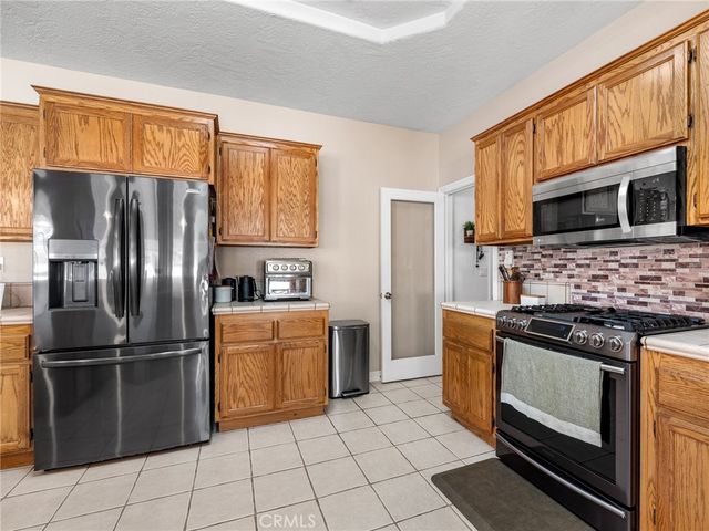 7925 Anaconda, Oak Hills, CA 92344