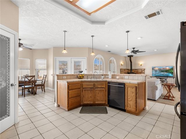 7925 Anaconda, Oak Hills, CA 92344