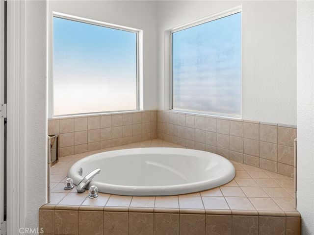 7925 Anaconda, Oak Hills, CA 92344