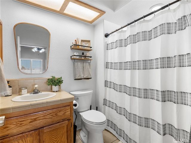 7925 Anaconda, Oak Hills, CA 92344