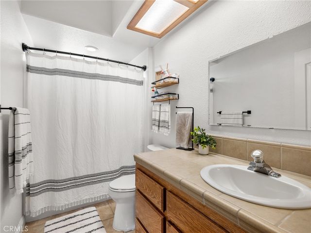 7925 Anaconda, Oak Hills, CA 92344