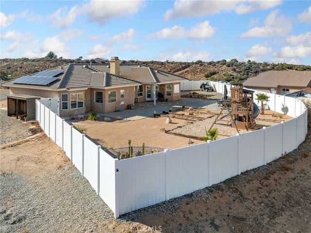 7925 Anaconda, Oak Hills, CA 92344