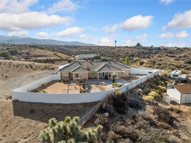 7925 Anaconda, Oak Hills, CA 92344