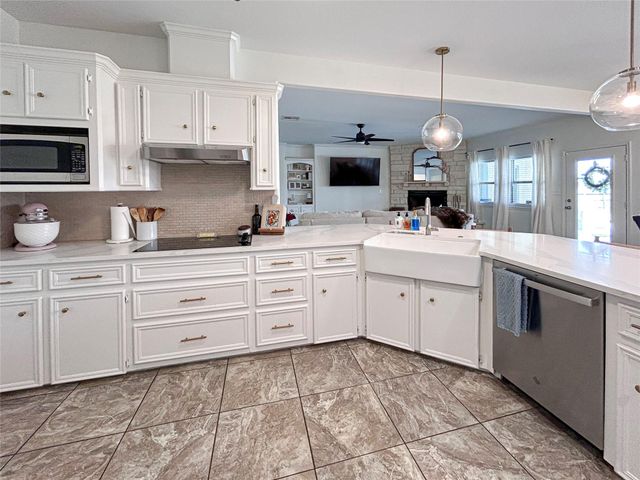 626 Sunset Trail, Angleton, TX 77515