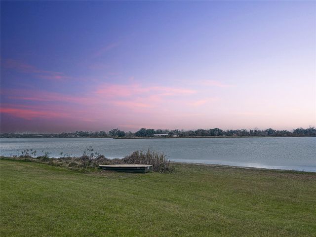 626 Sunset Trail, Angleton, TX 77515