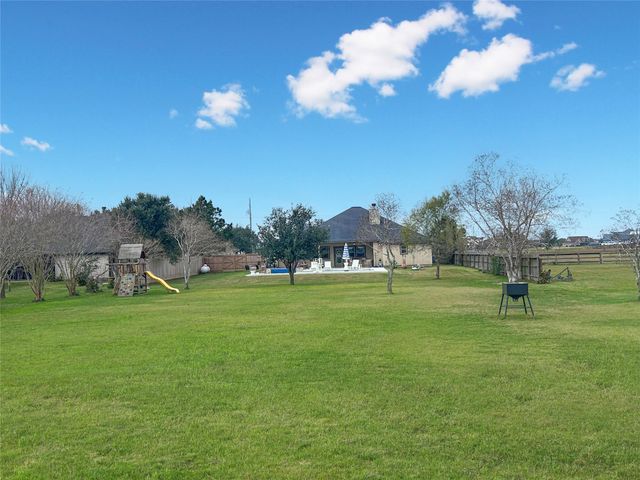 626 Sunset Trail, Angleton, TX 77515