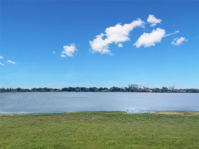 626 Sunset Trail, Angleton, TX 77515