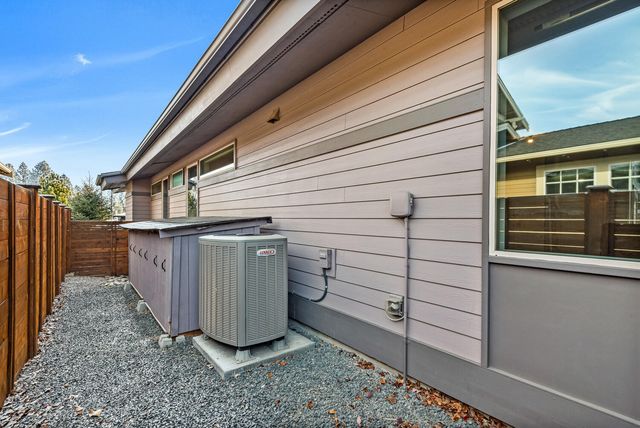 2091 NW Lemhi Pass Drive, Bend, OR 97703