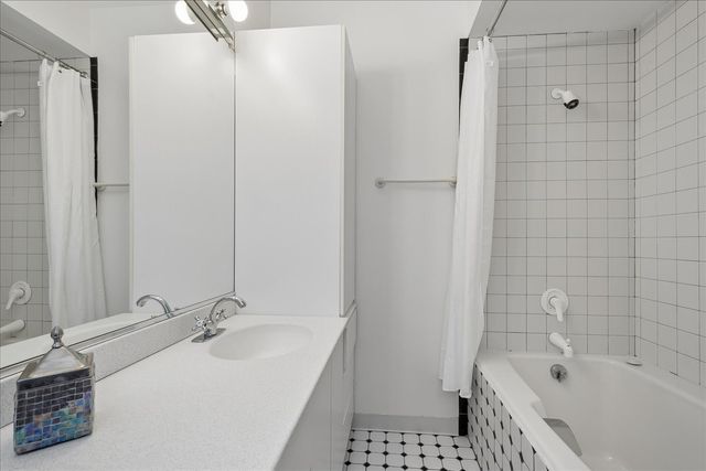 940 W Carmen Avenue 3W, Chicago, IL 60640