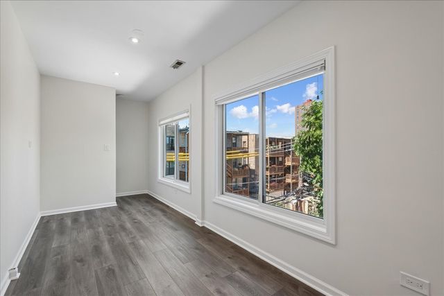 940 W Carmen Avenue 3W, Chicago, IL 60640