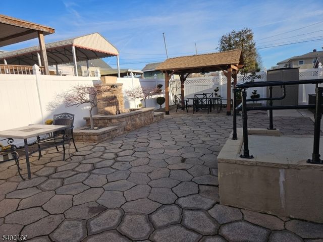 828 Smith St, Linden City, NJ 07036