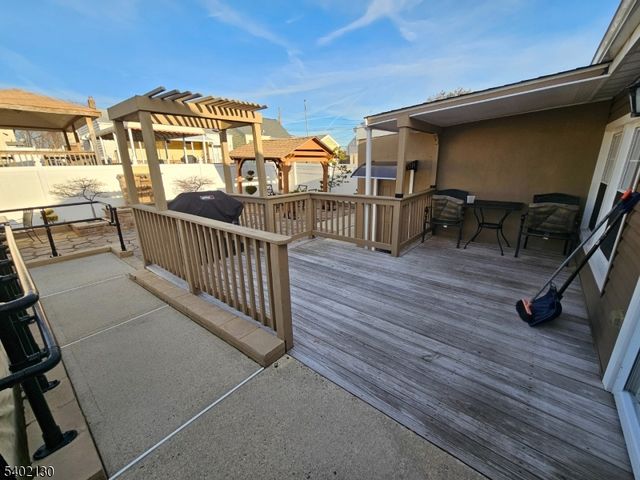 828 Smith St, Linden City, NJ 07036