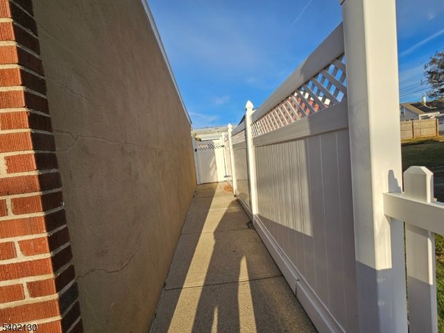 828 Smith St, Linden City, NJ 07036