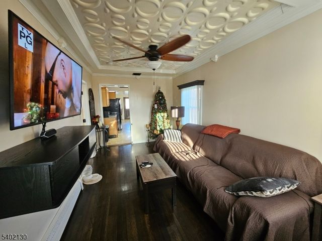 828 Smith St, Linden City, NJ 07036