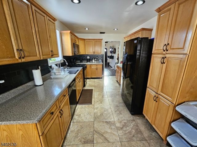 828 Smith St, Linden City, NJ 07036