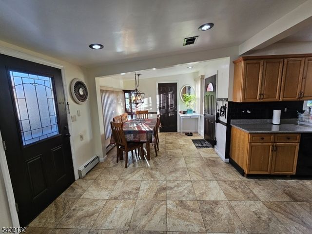 828 Smith St, Linden City, NJ 07036