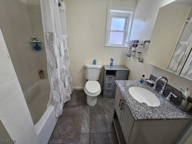 828 Smith St, Linden City, NJ 07036