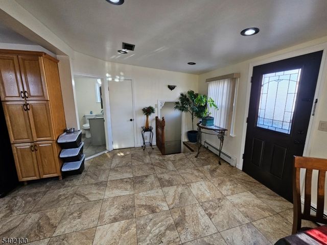 828 Smith St, Linden City, NJ 07036