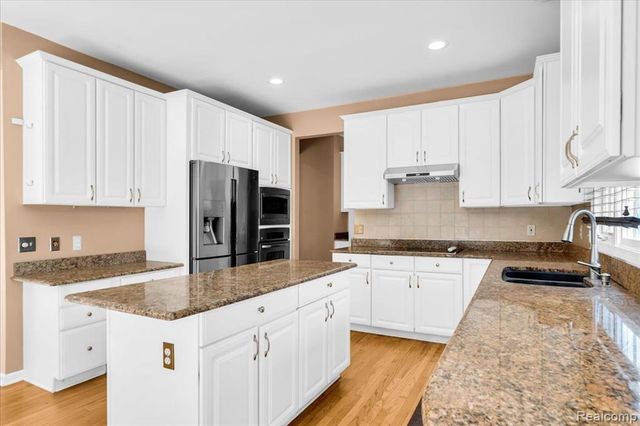 1781 Westridge Drive, Rochester, MI 48306