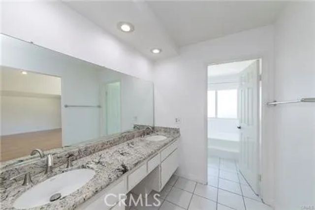 2200 Heritage, Fullerton, CA 92833
