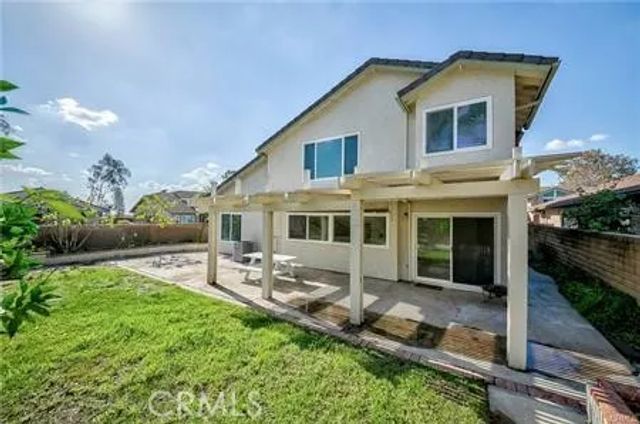 2200 Heritage, Fullerton, CA 92833