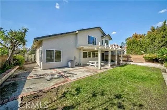 2200 Heritage, Fullerton, CA 92833