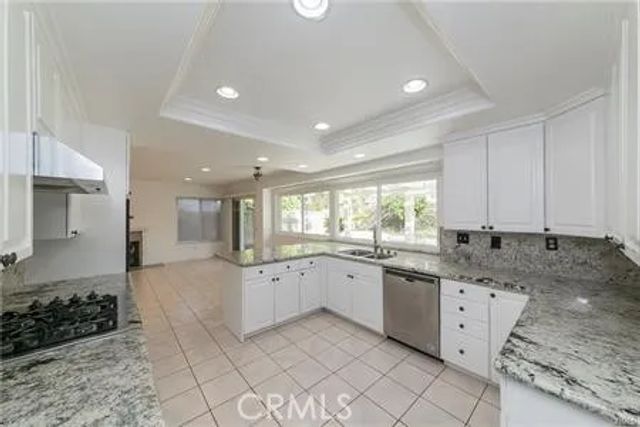 2200 Heritage, Fullerton, CA 92833