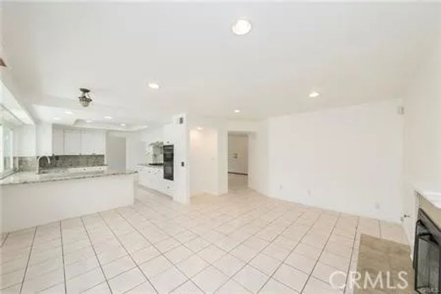 2200 Heritage, Fullerton, CA 92833