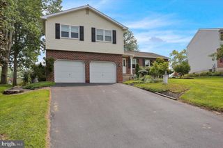 205 FAIRWAY DR, Reading, PA 19606