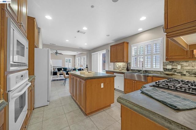 1869 Tarragon Dr, Brentwood, CA 94513