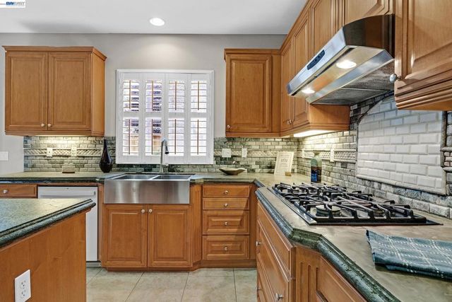 1869 Tarragon Dr, Brentwood, CA 94513